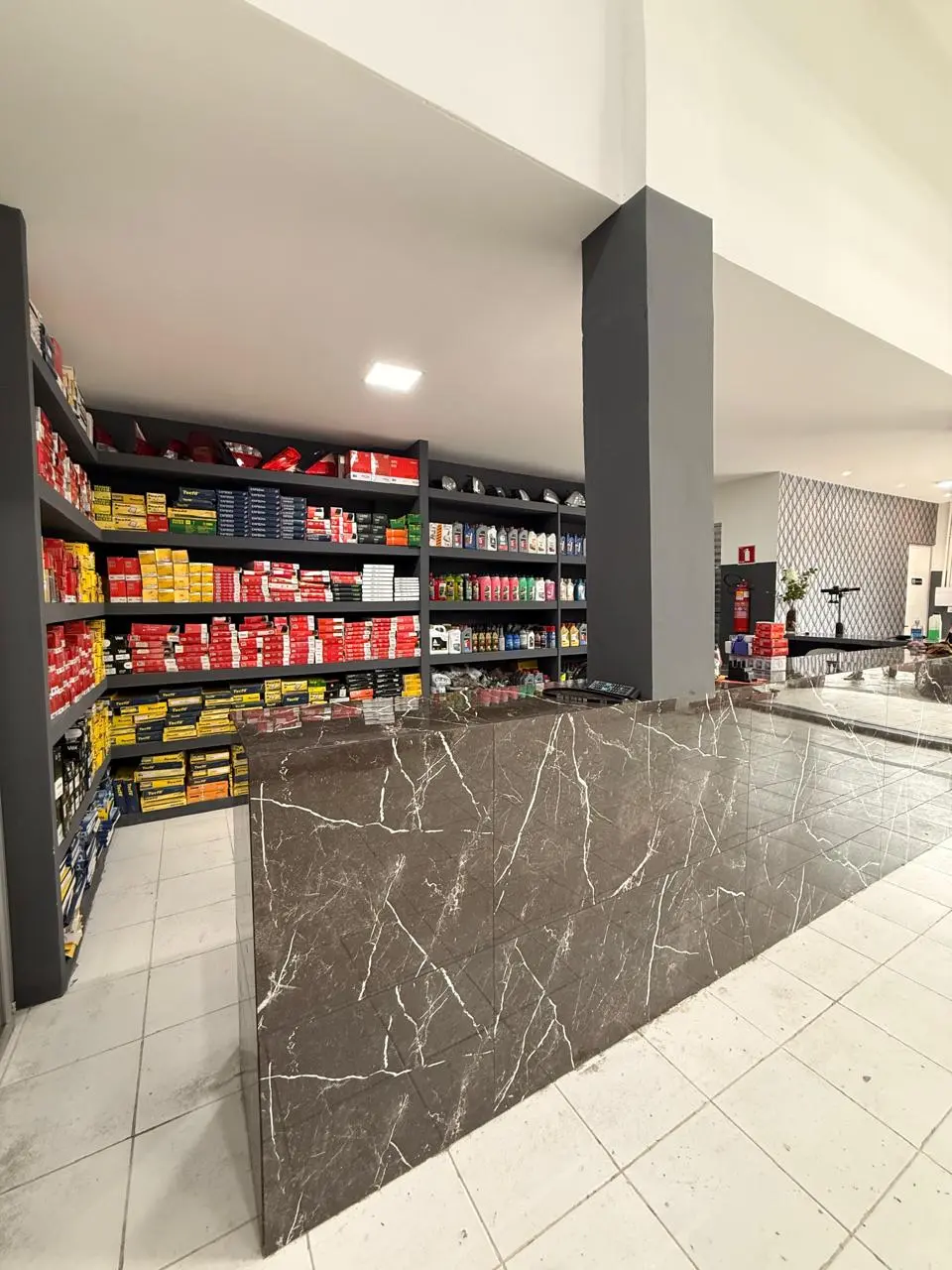 Bancada de ferramentas e área técnica da nova unidade da JT Car.